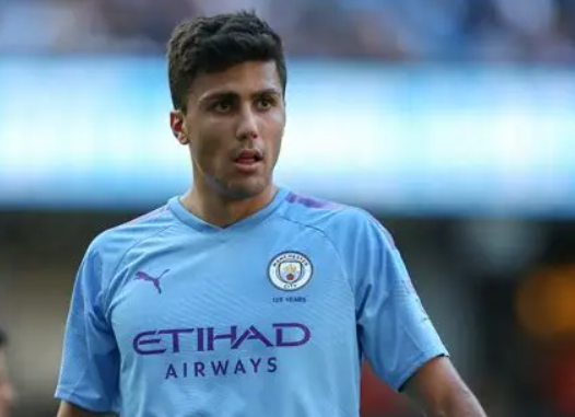 曼城聯(lián)賽杯迎戰(zhàn)斯旺西，羅德里傷愈回歸訓(xùn)練