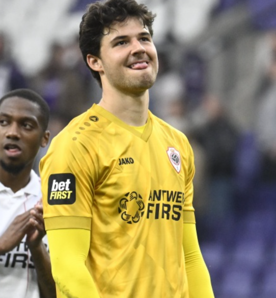 曼聯(lián)戰(zhàn)術(shù)變革：從門將表現(xiàn)看陣型調(diào)整與風(fēng)格重塑