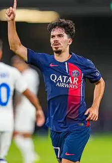 法甲巴黎1-1戰(zhàn)平洛里昂：維蒂尼亞賽后剖析比賽困境