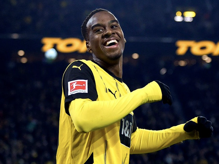 聯(lián)賽杯激戰(zhàn)：吉滕斯閃耀，切爾西險(xiǎn)勝狼隊(duì)