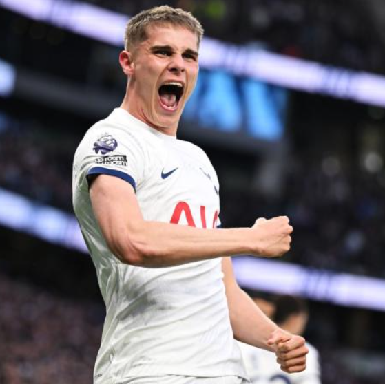 熱刺擬續(xù)約范德芬：認可中衛(wèi)組合，延長合同并大幅加薪