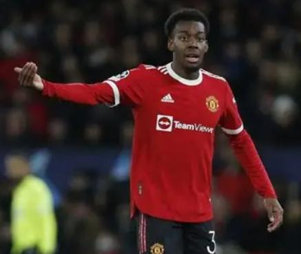 伊蘭加轉(zhuǎn)會(huì)紐卡后的表現(xiàn)落差：從森林閃耀到圣詹姆斯公園的黯淡