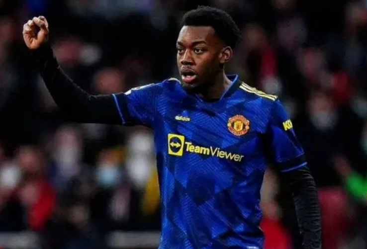 伊蘭加轉(zhuǎn)會(huì)紐卡后的表現(xiàn)落差：從森林閃耀到圣詹姆斯公園的黯淡