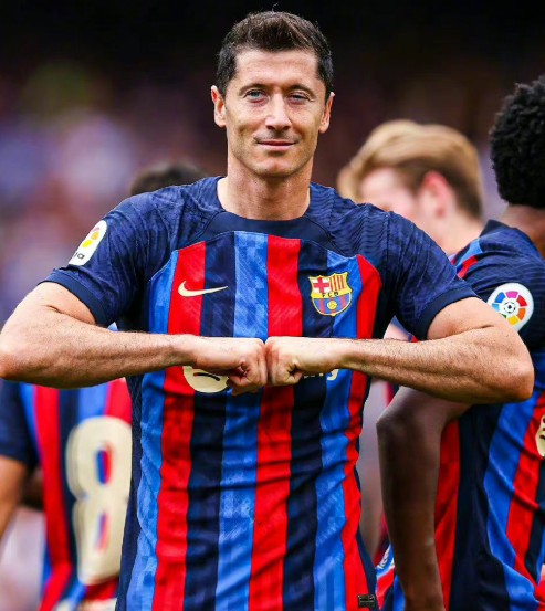 <a href='https://www.m.162175.com/news/tag/284.html' style='color: blue;'>西甲</a>激戰(zhàn)巴薩客場告捷，萊萬帽子戲法后暢談賽后心得