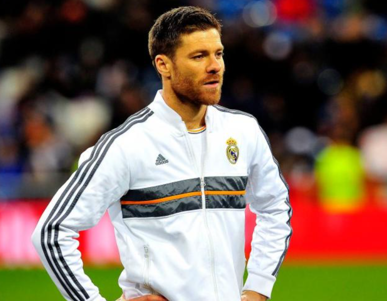 皇馬更衣室風(fēng)云：阿隆索管理困境與教練危機(jī)探析