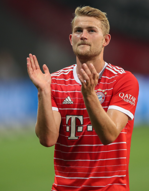 德里赫特：從低谷中崛起，于競爭中奮進