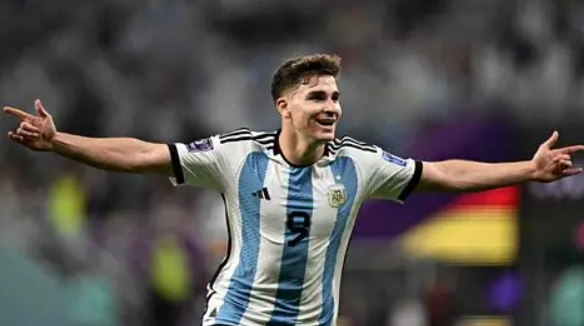 阿爾瓦雷斯轉(zhuǎn)會(huì)<a href='https://www.m.162175.com/news/tag/259.html' style='color: blue;'>巴黎</a>圣日耳曼傳聞分析