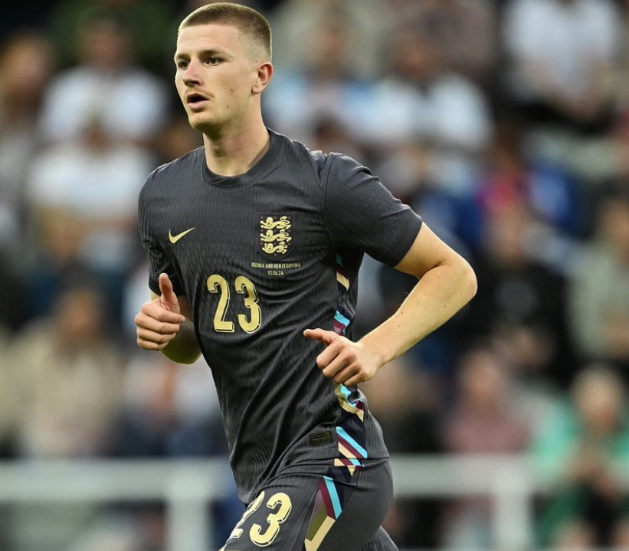 基恩點(diǎn)評(píng)亞當(dāng)&middot;沃頓：潛力中場(chǎng)需提升溝通與進(jìn)攻意識(shí)