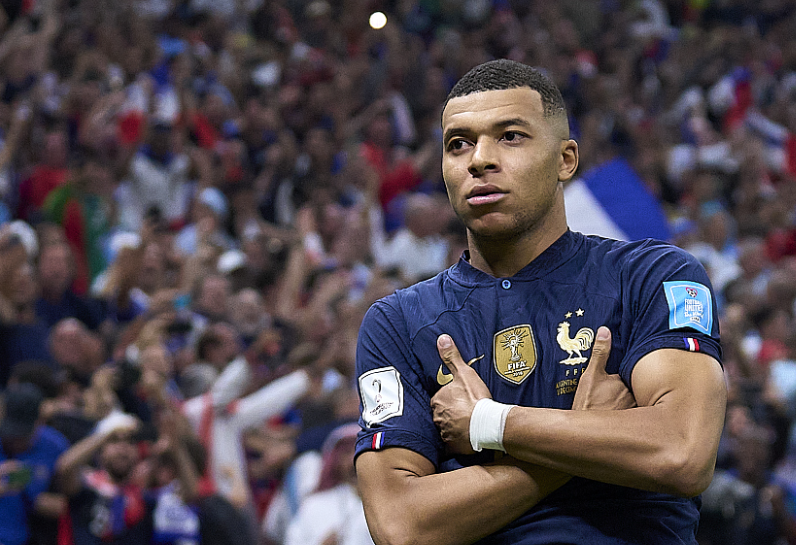 姆巴佩傷后行蹤引關(guān)注：迪拜之行與爭議并存