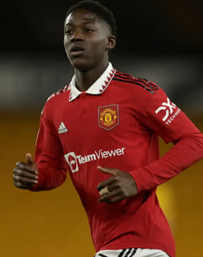 曼聯(lián)中場(chǎng)梅努歸隊(duì)：困境中的堅(jiān)守與期待