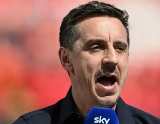 丹尼&middot;辛普森：內(nèi)維爾助力，開(kāi)啟別樣足球合同談判之路