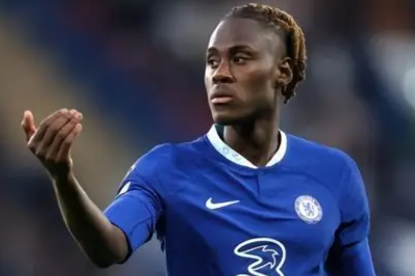 切爾西后衛(wèi)查洛巴賽后曬照：傷情引發(fā)關注