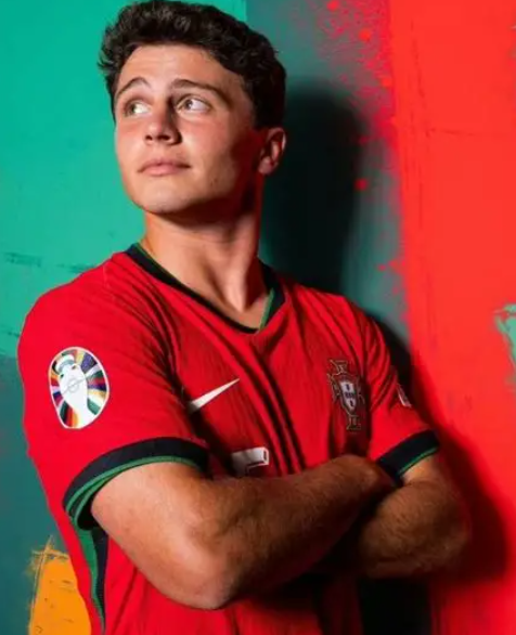 納尼評(píng)曼聯(lián)中場(chǎng)：強(qiáng)調(diào)需引援，盛贊若昂&middot;內(nèi)維斯